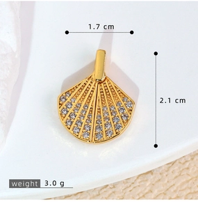 Macro shot of gold fan-shaped pendant with zircons, size 1.7cm x 2.1cm and 3g weight