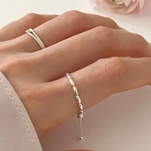 Minimalist 925 sterling silver olive bead and twisted layer ring set on a model