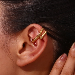 Minimalist 18K gold-plated stainless steel ear cuff with irregular wavy texture