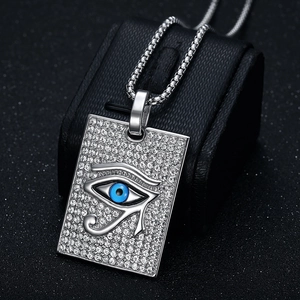 Collier hip hop plaqué or avec pendentif Œil d'Horus et pierre précieuse bleue
