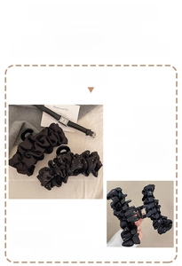 Détails de grandes pinces à cheveux en satin noir plissé avec motifs unis et à pois