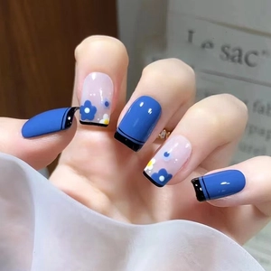 Short Square Press On Nails Blue White Flower Pattern Sweet Cool Style Artificial False Nails Accessory With Glue