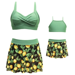 Maillot de bain assorti mère-fille vert à nœud et jupe à imprimé citron jaune