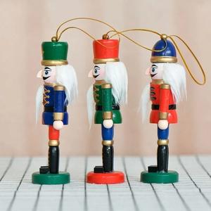 Three-piece set of 13cm wooden Christmas nutcracker soldier ornaments with gold hanging ropes