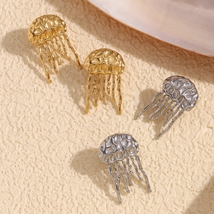Boucles d'oreilles méduse en or 18K et argent avec texture de métal martelé