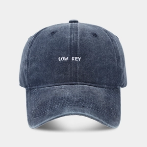 Cappellino da baseball vintage in cotone lavato blu navy con ricamo Low Key sobrio
