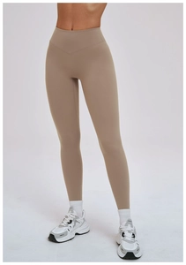 Détail de face du pantalon de yoga kaki à taille haute en V sans couture centrale