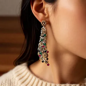 Orecchini pendenti vintage dorati con fiori e gemme colorate per un look retrò raffinato