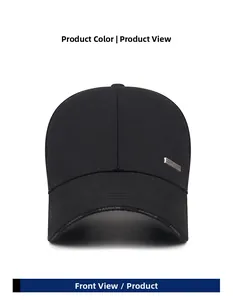Dettaglio della visiera del cappello in cotone con scritta FASHION e logo in metallo