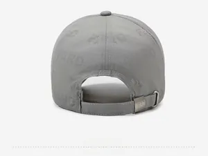 Detail der grauen Baseballkappe hinten mit FARO-Laserlöchern und Metallschnalle