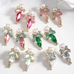 Detail of drop-shaped earrings with micro-set pearls and colorful teardrop crystals