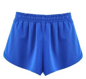 Détail du short de sport bleu royal avec taille élastique et texture douce