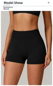 Gros plan du short de yoga sans couture noir avec taille haute et texture en maille