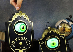 Sonnette d'Halloween en forme de cercueil avec œil vert lumineux et effets sonores