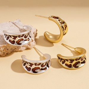 Vintage metal C-shaped leopard print hoop earrings in gold and silver finish