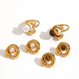 Golden 18k plated stainless steel ring and earring set with amber stone and white pearl