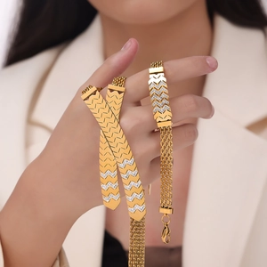 Elegant 18k gold plated mesh chain bracelet with sparkling crystal accents for women