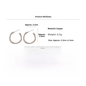 Détails de boucles d'oreilles créoles géométriques en cuivre avec placage d'or et dimensions