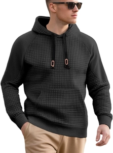Nahaufnahme der dunkelgrauen Waffelstrickstruktur und Kapuzentasche am Herren-Sweatshirt