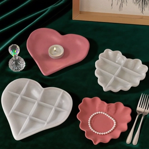 Four-piece heart-shaped resin silicone molds for lace bow trays and plaster dishes