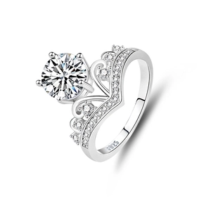 Elegant S925 sterling silver V-shaped crown ring featuring a 2-carat moissanite center stone