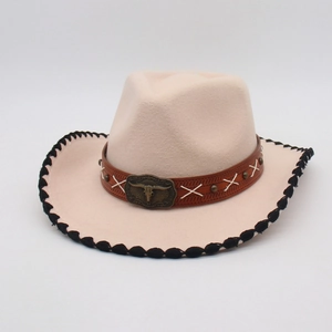 Sombrero étnico de fieltro beige con hebilla de calavera de toro y cinta de cuero
