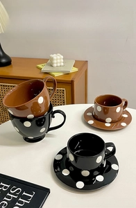 Ensemble tasse et soucoupe rétro à pois en céramique noire et marron de style français