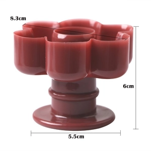 Dettaglio dello stampo per ciambelle rosso con dimensioni di 8,3 cm sopra e 6 cm altezza