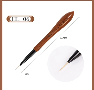 Détail du pinceau liner HL-06 pour nail art avec poils fins et manche en bois