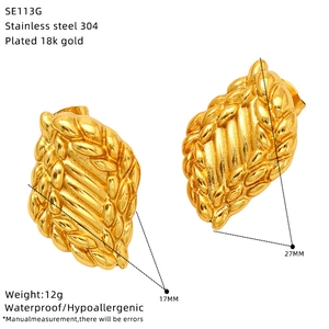 Detailed specs of gold 18k plated braided wheat stud earrings with size annotations