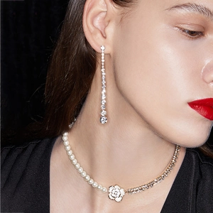 Collier Pendentif Camélia En Künstliche Perles Et Strass Asymétrique Français Élégant Plqué Or Bijoux De Fleurs Pour Femmes Luxe