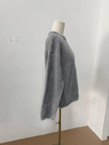 Maglione da donna in maglia grigia, vestibilità ampia con morbida trama in mohair e girocollo
