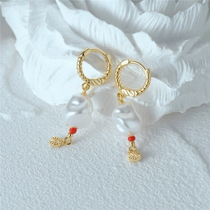 Detail of s925 silver twist gold hoop earrings featuring white baroque pearl drops