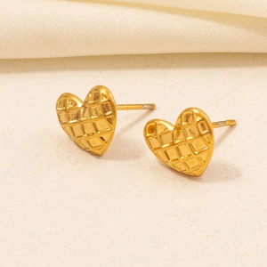 304 stainless steel heart stud earrings with gold quilted texture for women