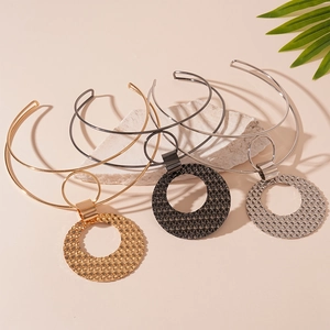 Legering Dubbellaagse Choker Ketting Met Grote Ronde Geweven Textuur Hanger Overdreven Geometrische Sieraden Voor Dames