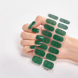 Grüne Glitzer-Nagelaufkleber CS-035 Nagelfolien mit Farbverlauf auf weißem Hintergrund