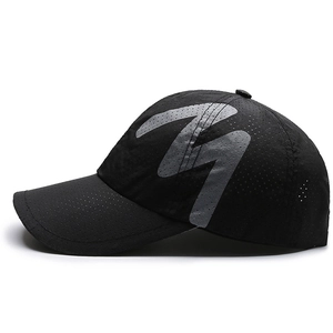 Outdoor breathable mesh baseball cap with reflective logo in black quick-dry fabric