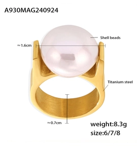 Macro detail of 18K gold-plated titanium ring with a 1.6cm shell pearl and size specs