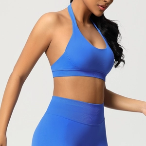 Détail du legging bleu roi sans couture avec large ceinture de compression à côtes