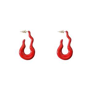 Vintage hollow flame-shaped stud earrings in vibrant red gloss with silver needles