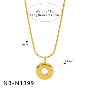 Detailed size specs for 18K gold plated oval hollow necklace weighing 18g and 42cm long