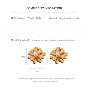 Detailed size and material specification chart for 18k gold plated pearl flower earrings