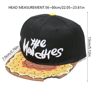 Détail de la casquette hip-hop avec imprimé donut et broderie The Munchies