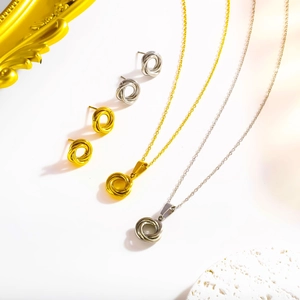 Parure de bijoux minimaliste en or et argent avec colliers et boucles d'oreilles