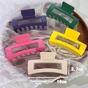 Detailed size view of five colorful 10cm large square matte hair claws in 5 colors