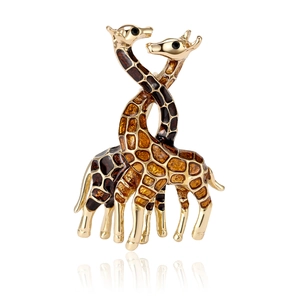 Golden giraffe enamel brooch with brown spots for women's suits and sweaters