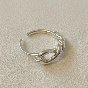 Detail of S925 sterling silver stamp on twisted rope design adjustable knot ring