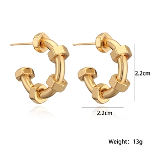Boucles d'oreilles en cuivre plaqué or 18 carats en forme de boulon C au fini lisse pour femme