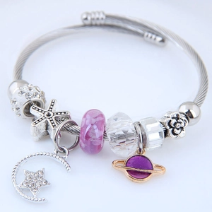 Bracciale rigido in acciaio inox con ciondoli di stelle e luna in cristallo viola