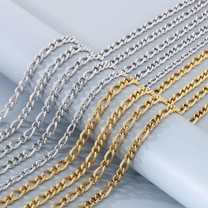 Vista dettagliata di catene a maglie cubane in acciaio inossidabile oro e argento